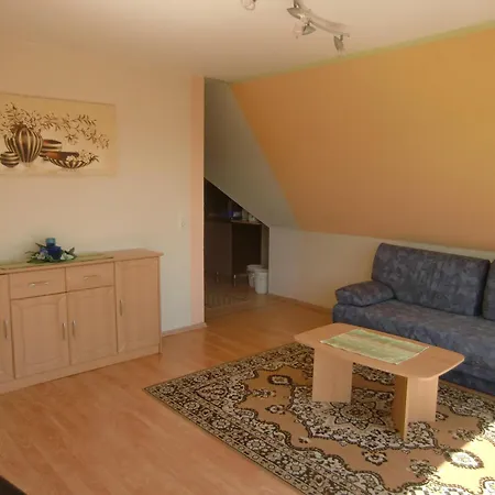 Apartment Geraeumige In Mit Eigenem Balkon Radewege
