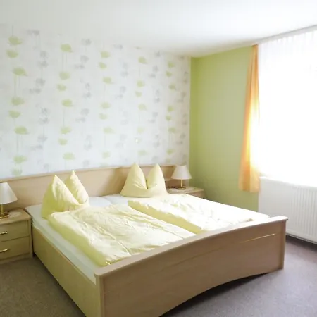 Geraeumige In Mit Eigenem Balkon Apartment Radewege