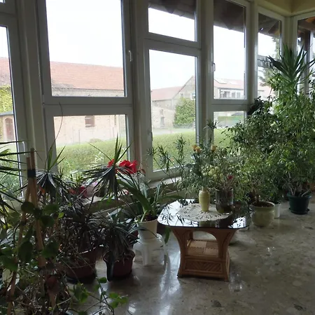 Geraeumige In Mit Eigenem Balkon Radewege